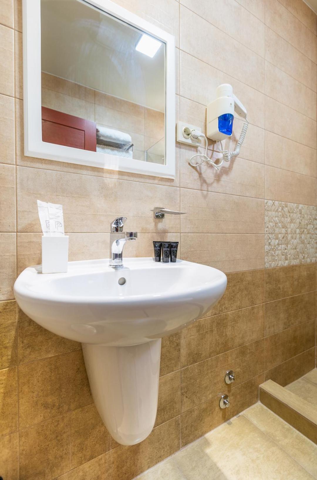 Hotel Gold Tower Mestia Dış mekan fotoğraf